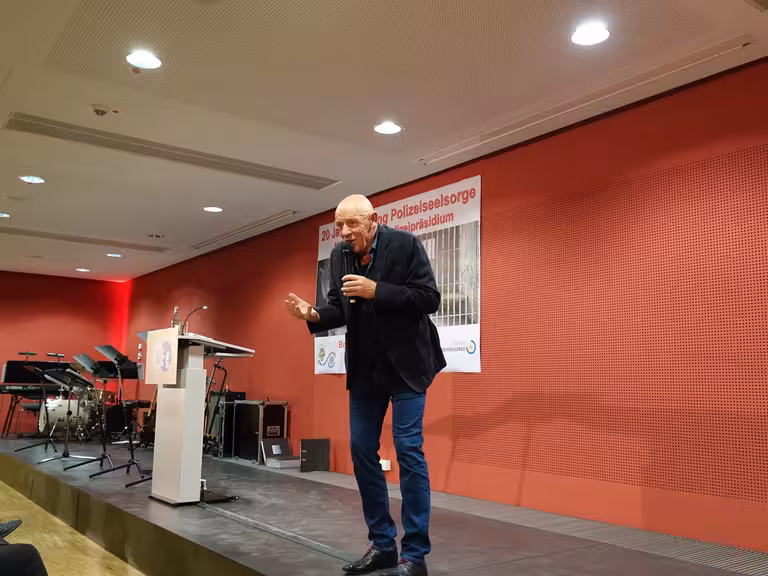 Joe Bausch in action