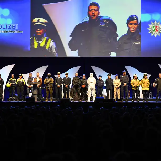 Bühne Zentrale Vereidigungsfeier 2022, Lanxess-Arena