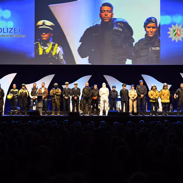 Bühne Zentrale Vereidigungsfeier 2022, Lanxess-Arena