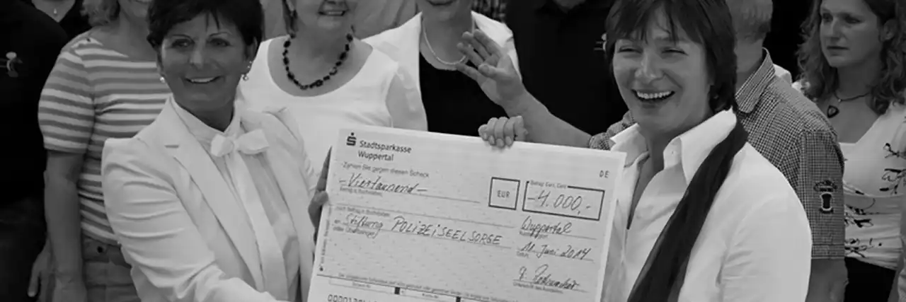Übergabe Spendenscheck