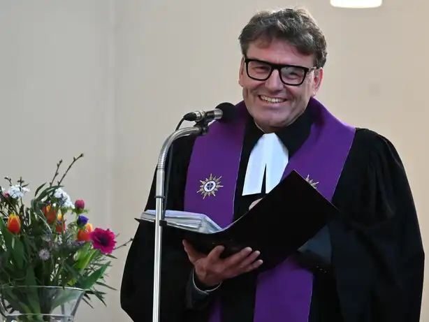 Volker Hülsdonk bei der Predigt zum Abschied Behnke