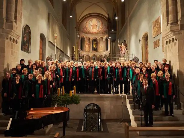 Chormitglieder Gruppenbild Kirche