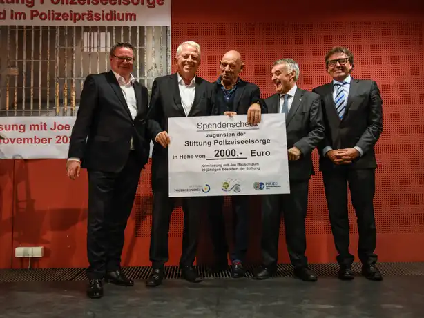 Frohe Runde mit Spende