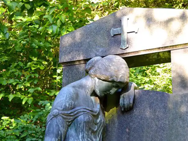 Grabskulptur