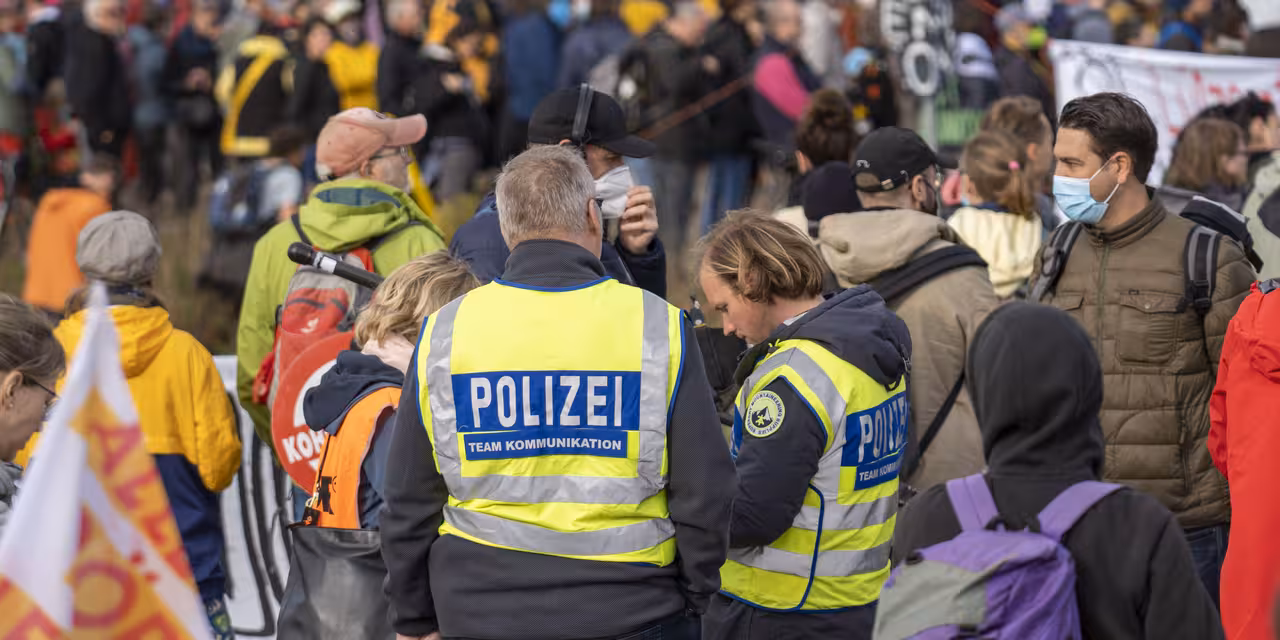 Polizei in Demo