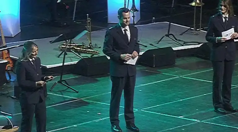 Vereidigungsfeier 2026 Polizisten auf Bühne